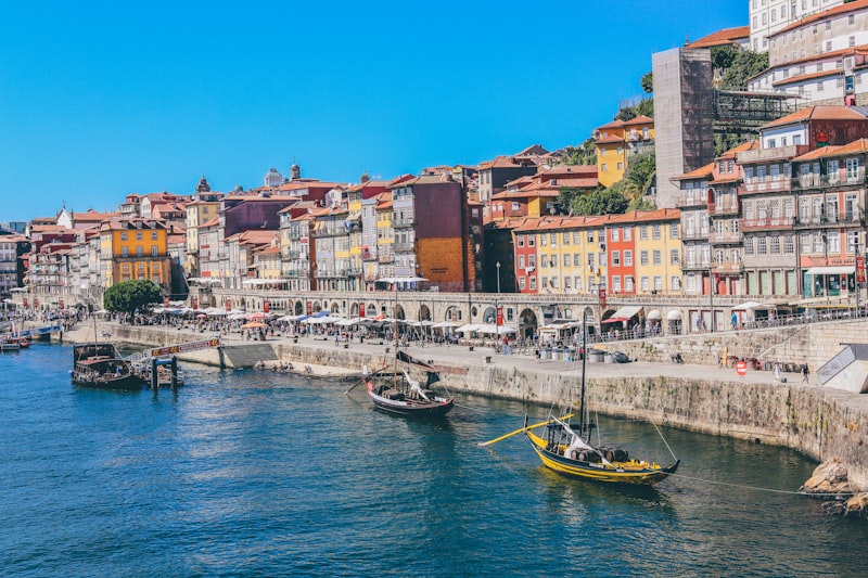 Vista de Lisboa e azulejos portugueses